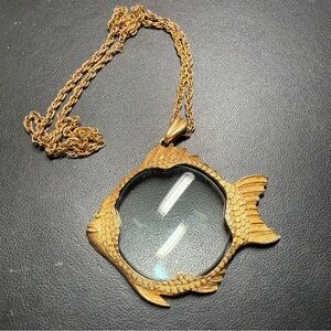 RARE Vintage FLORENZA 80s Gold Tone Fish Magnifying Glass Pendant on 30" Chain